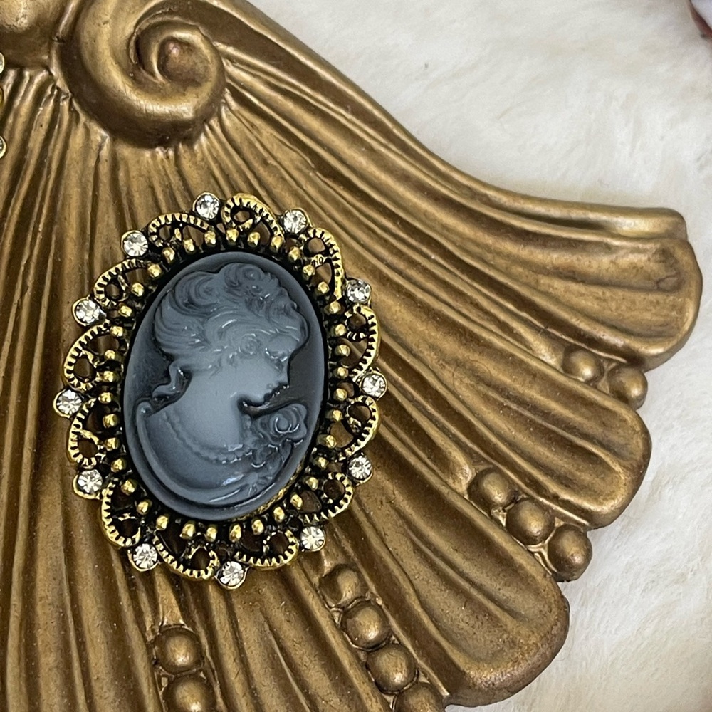 Lady Cameo Brooch- Vintage-Inspired Lady Black and Gray Cameo Brooch